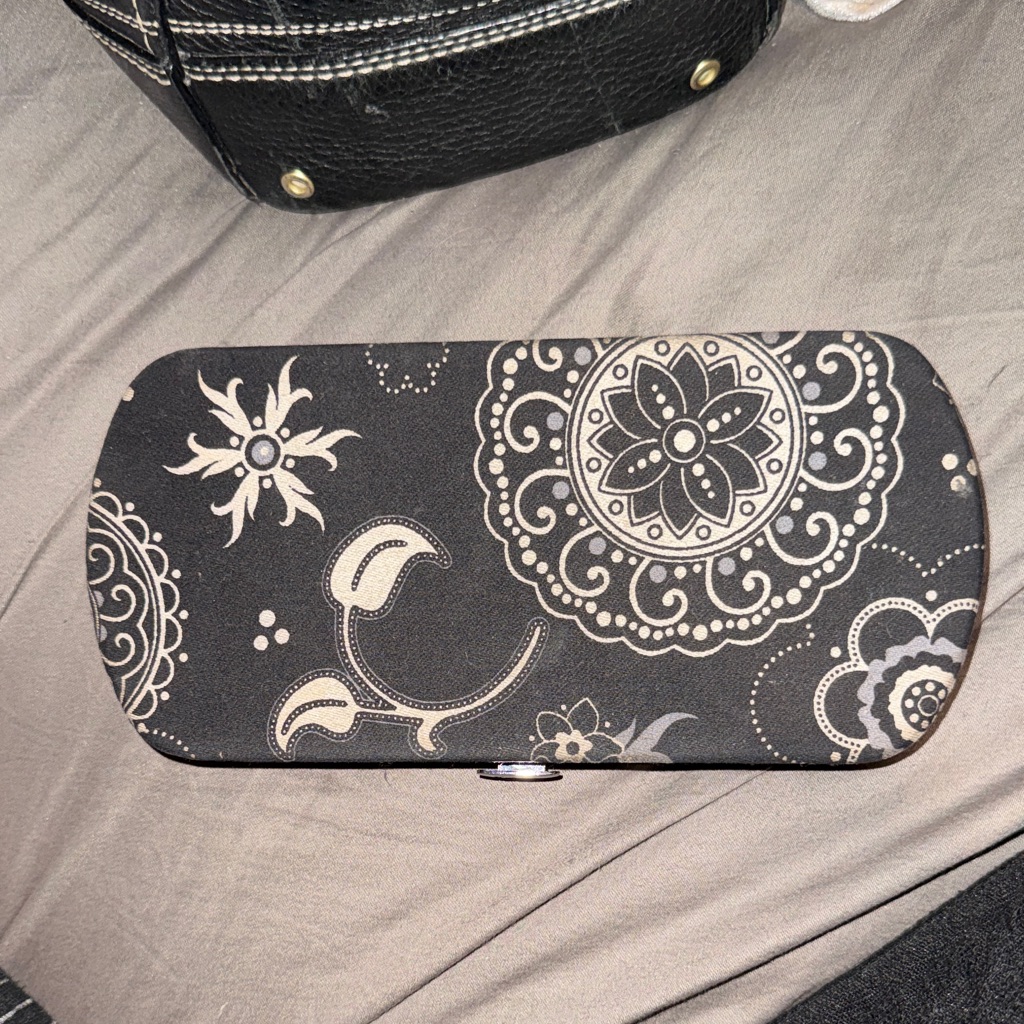 ThirtyOne Brand Clasp Wallet